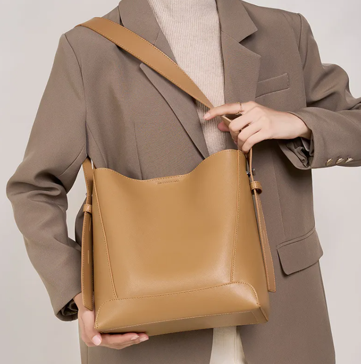 Chic Leather Shoulder Bag